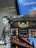 Böcker om Ystad som säljs i Klosterbutiken