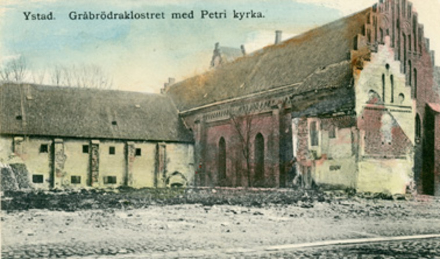 Östra längan med klosterkyrkan och porthuset. Vykortet poststämplat 30-10 1903